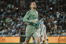 Terungkap, Maarten Paes Tolak Pinangan Feyenoord Demi Gabung Ajax Amsterdam