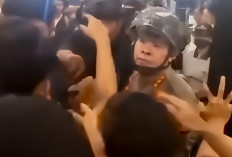 Polisi Sweeping Pedemo Sampai Masuk Resto Mie Gacoan, Gak Jadi Ditangkap Usai Diselamatkan Pengunjung