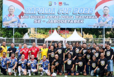 Irjen Asep Edi Main Mini Soccer Bareng Wartawan di Kapolda Cup 2025, Perkuat Sinergi Polri-Media