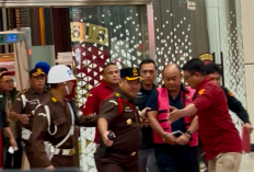 Foto-Foto Penangkapan Eks Kepala BGN Dadan Hindayana Pakai Rompi Pink, Bungkam Seribu Bahasa