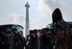 Libur Natal 2025, Ribuan Wisatawan Padati Monas Sejak Pagi Buta, Di Antaranya Turis Manca Negara