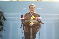 Rocky Gerung Ungkap Alasan Ikut Jumhur ke Istana, Singgung Background Mantan Napi 