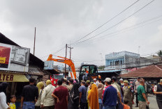 Pemkab Bogor Kembali Tata Kawasan Puncak, 2 Bangunan di Simpang Masjid Megamendung Dibongkar 