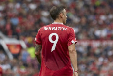 Berbatov Minta MU Tak Terburu-buru Angkat Carrick Jadi Manajer Tetap: Situasinya Mirip Solskjaer