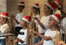 Holiday Inn & Suites Jakarta Gajah Mada Sambut Perayaan Natal Bersama Rumah Belajar Saab Shares