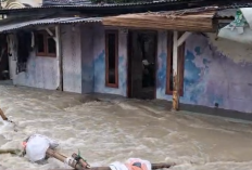 Bikin Panik! Tanggul di Pantai Bakti Bekasi Jebol, Aktivitas Warga Lumpuh Karena Banjir