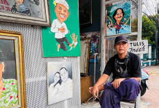 Pelukis di Pasar Baru Kenang Masa Kejayaan Kartu Ucapan Nataru, Kini Mati Ditelan Android