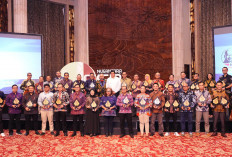 Raih 43 Penghargaan di Nusantara CSR Awards 2025, PLN Terima Predikat Platinum SDGs