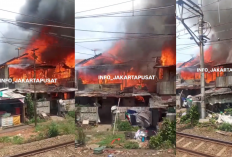 Kebakaran 15 Rumah di Menteng, Perjalanan KRL Terganggu