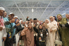 Jemaah Haji Sulsel Pulang Bak Fashion Show, Menhaj: Tradisi yang Menarik