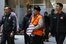 Penampakan Yaqut Cholil Ditahan KPK Pakai Rompi Orange di Kasus Korupsi Kuota Haji