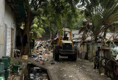 DLH Tangani Tumpukan Sampah di Kedaung Kaliangke, Pulihkan Akses Menuju Sekolah