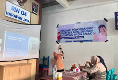 Mahasiswa Farmasi Universitas Esa Unggul Edukasi Warga Harapan Jaya Cegah Diabetes dan Stunting