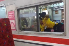 Kaca Jendela KRL Hancur Akibat Dilempar Batu, KAI Commuter Buka Suara   