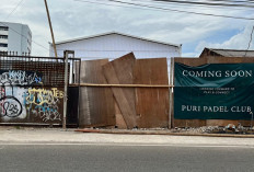 Megah! Tiba-tiba ada Lapangan Padel di Tengah Permukiman Kembangan Jakbar