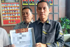 Pelapor Roy Suryo Cs Soal Ijazah Palsu Jokowi Datangi Polres Jakpus, Bawa Saksi dan Barang Bukti   