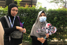Raup Rezeki Jelang Pertandingan Fun Voley Ball, Bando Megawati Banyak Dibeli