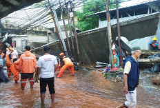 Bukan Hanya karena Hujan, Ini Alasan Tembok Penahan di Pejaten Timur Ambrol