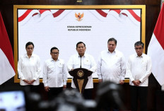 Prabowo Pamer Kinerja Kabinetnya 1 Bulan Menjabat: Naikkan UMP hingga Turunkan Harga Tiket Pesawat