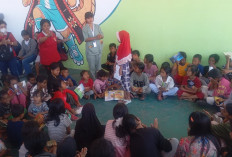 Tak Hanya Bantuan Logistik, Korban Gempa NTT Dapat Trauma Healing di Pengungsian