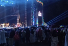 Malam Tahun Baru Penuh Haru di TMII, Warga Kompak Doa Nyalakan 1.000 Lilin untuk Korban Bencana Sumatera