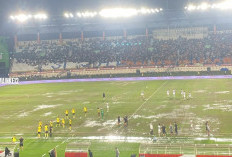 Si Jalak Harupat Becek, Pertandingan Final Piala Presiden Oxford United vs Port FC Sempat Dihentikan Wasit