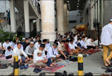 PJ Gubernur DKI Laksanakan Salat Ied Adha di Masjid Fatahillah Balaikota Jakarta