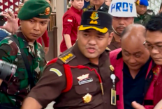 Kocak! 1 Tersangka Kasus Dadan Hindayana CS Tertinggal Mobil Tahanan, Sonny Sanjaya Dikerubungi
