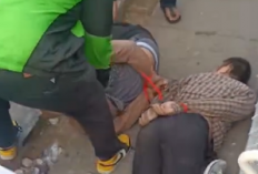 Pamulang Geger! Detik-detik 3 Pria Diduga Ganjal ATM Ditangkap, Tangan Diikat di Trotoar