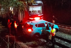 Unit Hidup, Ini Kondisi Taksi Listrik Hijau Usai Terseret KRL Hingga Terjadi Tabrakan 2 Kereta di Bekasi