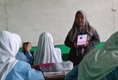 Di Balik Senyum Aisa, Guru Honorer di Jakarta Digaji Tak Sampai Rp500 Ribu