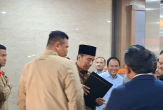 Enggan Tunjukkan Ijazah Aslinya ke Awak Media, Jokowi Guyon Santai: He he he 