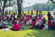 Cari Hiburan, Emak-emak Asal Tangerang Rela Tidur di Stasiun Gambir untuk Saksikan Pesta Rakyat di Monas