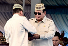 Presiden Prabowo Terima Lencana Emas Adi Bhakti Tani Nelayan Maha Utama dari KTNA Nasional