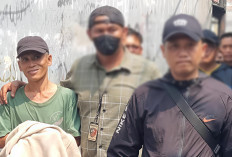 Willy yang Bacok Kakaknya Gegara Warisan di Pamulang Ditangkap, Tersenyum Saat Digelandang