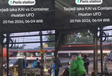 Detik-Detik KA Bandara Tertemper Truk di Poris, Mobil Sedan Nekat Melintas