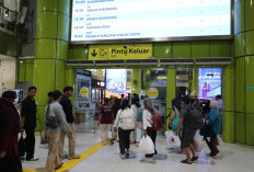 Arus Balik Mudik Sudah Mulai Terasa, Ribuan Pemudik Tiba di Stasiun Gambir dan Senen