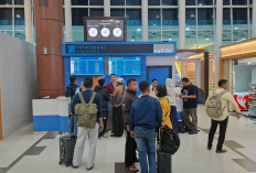 Efek Domino Erupsi Anak Krakatau, 24 Penerbangan di Bandara SSK II Pekanbaru Lumpuh Total