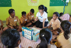 Ketika Perempuan Peduli Pendidikan Sumba, 14 Sekolah Diguyur Laptop dan Ratusan Buku