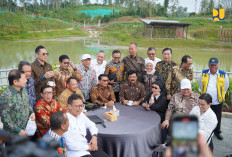 Presiden Jokowi dan Para Menteri Kabinet Indonesia Maju Tinjau Embung MBH dan Plaza Seremoni IKN