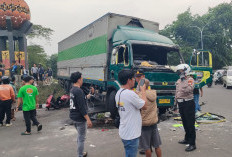 Truk Kontainer Ugal-Ugalan Tabrak 16 Kendaraan di Cipondoh Tangerang, Sopir Diamuk Massa