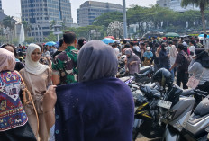 Bazaar Rakyat di Monas, Prabowo Bagi-Bagi Kupon Belanja hingga Doorprize dan Makanan Gratis