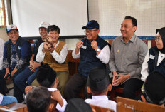 Pelajar di Agam Ikuti Pembelajaran Darurat, Mendikdasmen: Hebat! Tetap Semangat Belajar