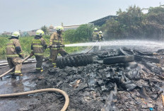 Gegara Puntung Rokok, Lapak Barang Bekas di Cilincing Ludes Terbakar