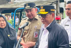 Cegah Penyakit Kencing Tikus, Wali Kota Jakarta Utara Bagikan Karbol pada Warga Pascabanjir