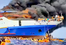 KM Barcelona Terbakar di Perairan Pulau Talise, Puluhan Penumpang Panik dan Lompat ke Laut