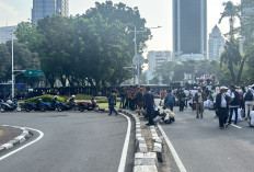Adu Orasi! 2 Kelompok Massa Tolak-Dukung MBG Demo Bareng di Patung Kuda