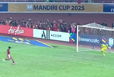 Pelatih Thailand Maklum Soal Penalti Kakang Diulang, Netizen-nya Justru Meradang!
