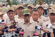 Keberangkatan Perdana Petugas Haji 2026, Wamen Dahnil Tekankan Kesiapan Mental PPIH