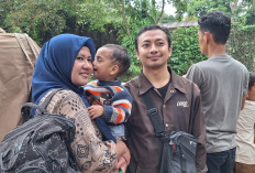 Rela 'Motoran' dari Cibitung, Keluarga Ini Pilih Isi Liburan Tahun Baru ke Ragunan